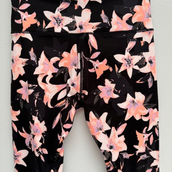 Women’s VS Capri Floral Workout Leggings NWOT - Picture 7 of 8
